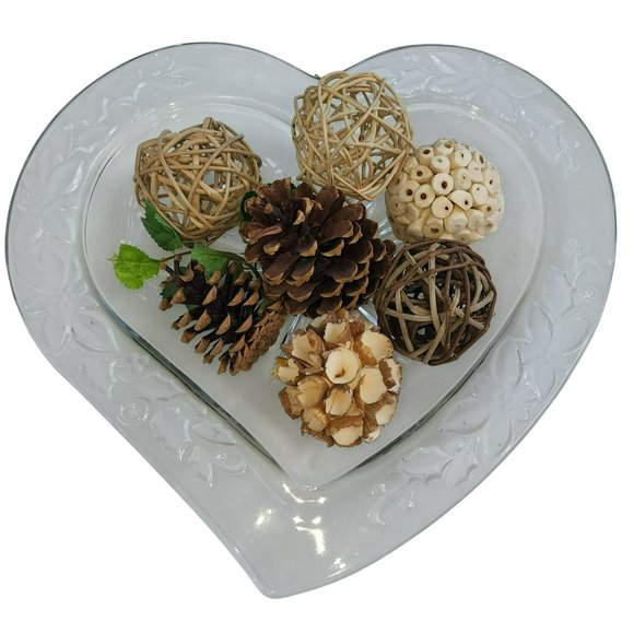 Mikasa Vintage Crystal Heart Shape Dish Frosted Raised leaves 13in - Picture 12 of 12